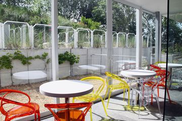 Poolside bar