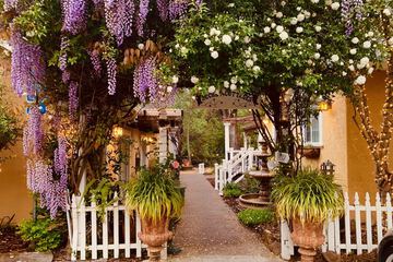 Glen Ellen Inn