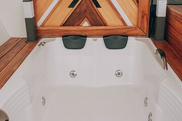 Private spa tub