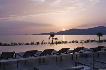 Infinity pool