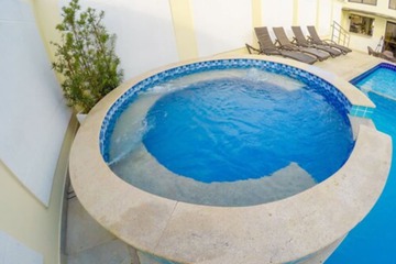 Indoor/outdoor pool
