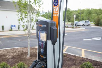 Electric vehicle charging station