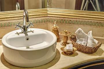 Bathroom sink