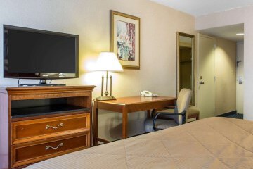 Clarion Hotel & Conference Center 13