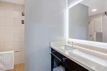 Guest room bath