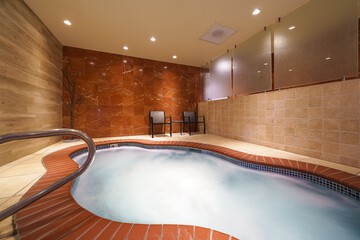Indoor spa tub