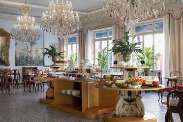 Breakfast buffet