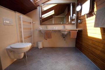 Photo 33