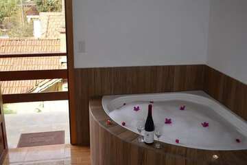 Jetted tub