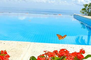 Infinity pool