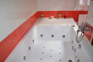 Jetted tub