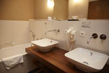 Bathroom sink