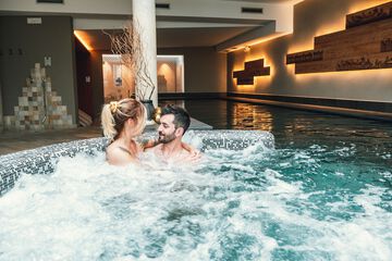 Indoor spa tub