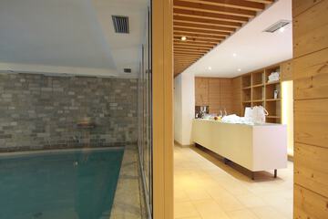 Pool waterfall