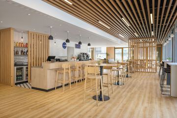 Lobby lounge