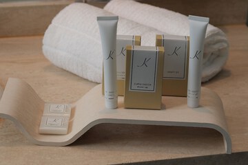 Bathroom amenities