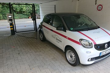 Electric vehicle charging station