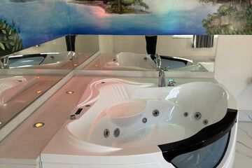 Private spa tub