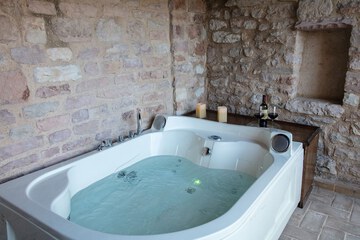 Private spa tub