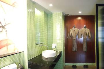 Bathroom amenities