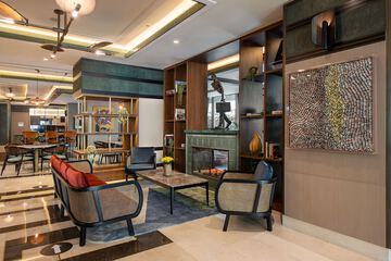Lobby lounge