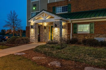 HomeTowne Studios & Suites by Red Roof Charlotte Concord
