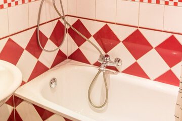 Deep soaking bathtub