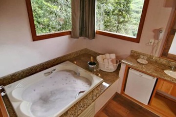 Jetted tub