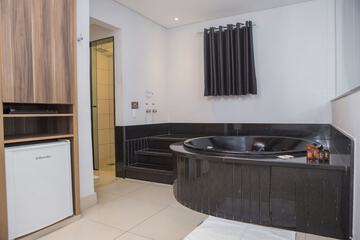 Private spa tub