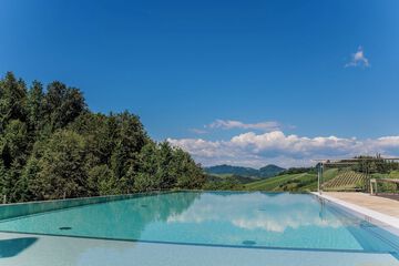 Exercise/lap pool