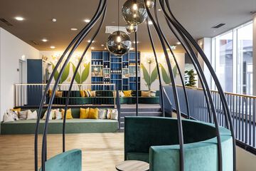 Lobby lounge