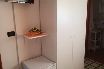 Mini-refrigerator