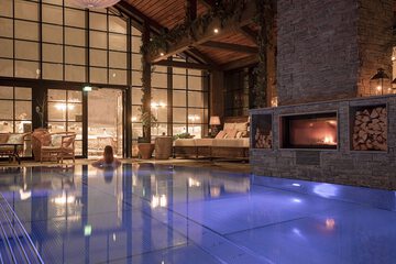 Indoor/outdoor pool