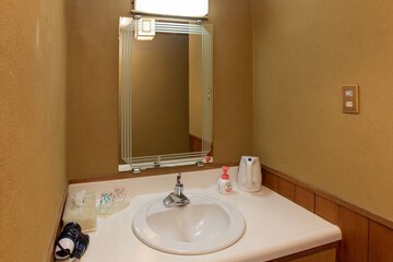 Bathroom sink