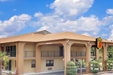 Super 8 by Wyndham Cartersville