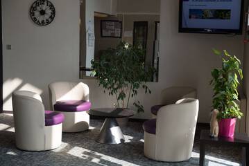 Lobby lounge