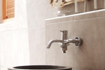 Bathroom sink