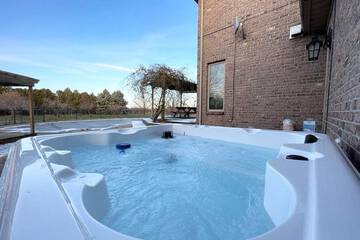 Private spa tub