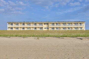 Drifting Sands Oceanfront Hotel