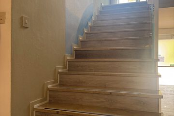 Handrails in stairways