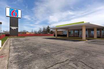 Motel 6 Lincoln IL