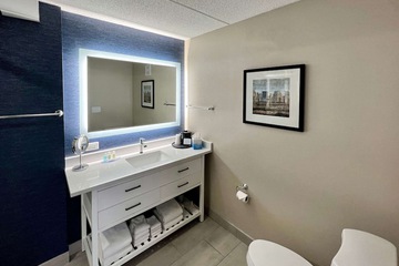 Room 8 of 33