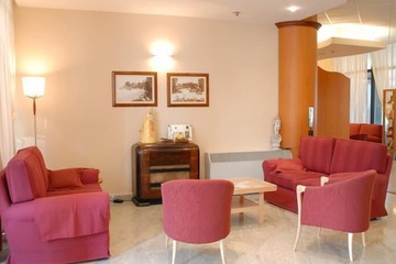Lobby lounge
