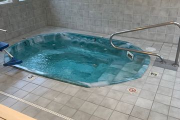 Indoor spa tub