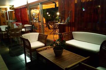 Lobby lounge