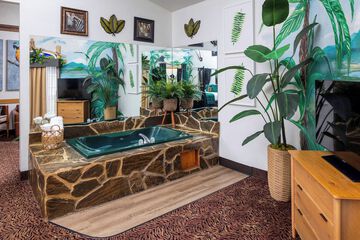 Private spa tub