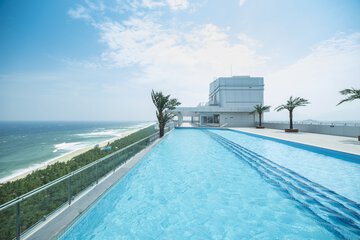 Infinity pool