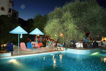 Poolside bar