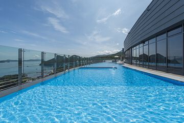 Infinity pool