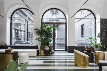 Lobby lounge